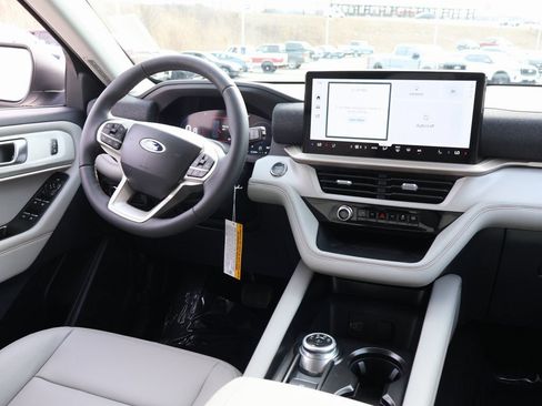 New 2026 Ford Explorer Active w/ Active Comfort Package AWD/4WD image 15