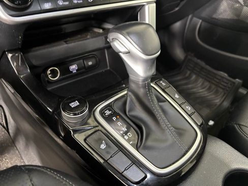 Used 2023 Kia Seltos SX image 16