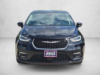 Used 2024 Chrysler Pacifica Touring-L FWD video 2