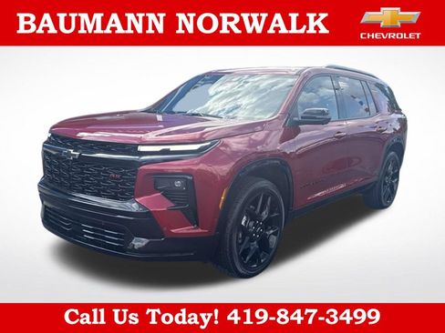 Used 2026 Chevrolet Traverse RS w/ LPO, Floor Liner Package FWD image 1