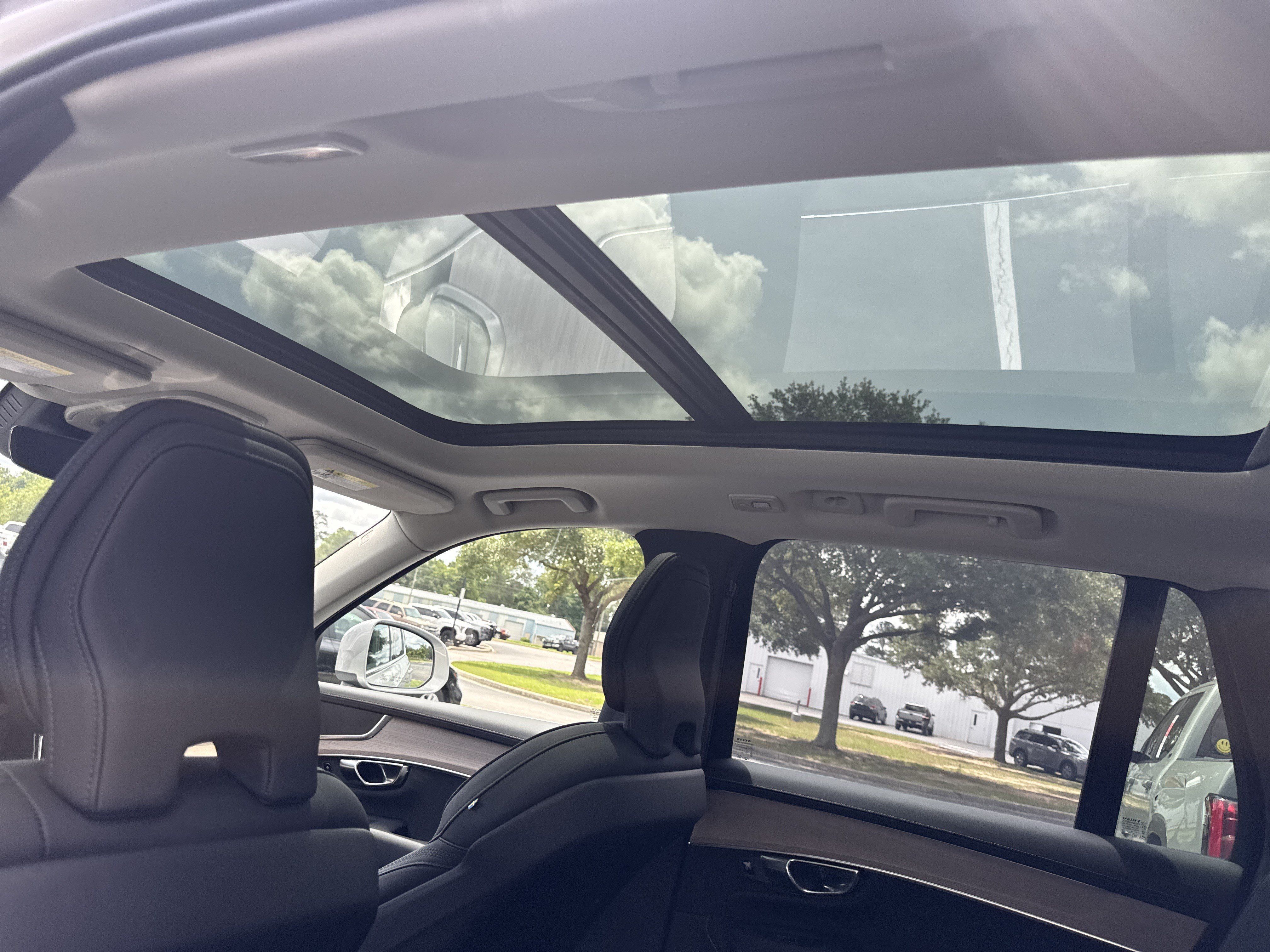 Used 2025 Volvo XC90 B6 Plus AWD/4WD image 28