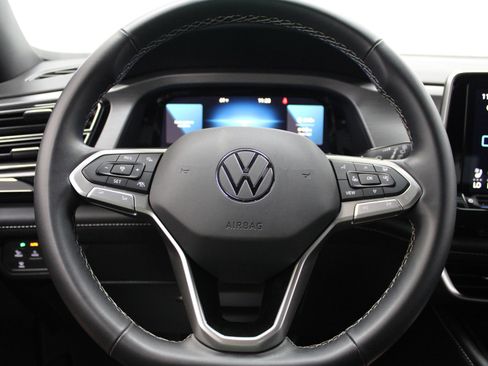 Used 2025 Volkswagen Atlas Cross Sport SE AWD/4WD image 33