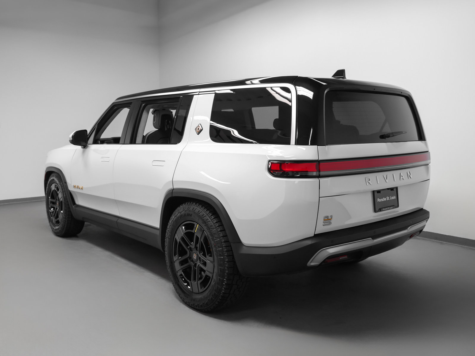Used 2023 Rivian R1S Adventure Quad AWD/4WD image 3