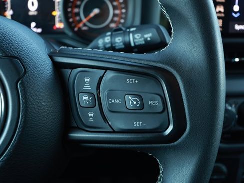Used 2025 Jeep Wrangler Unlimited Rubicon AWD/4WD image 14