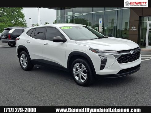 Used 2024 Chevrolet Trax LS FWD image 1