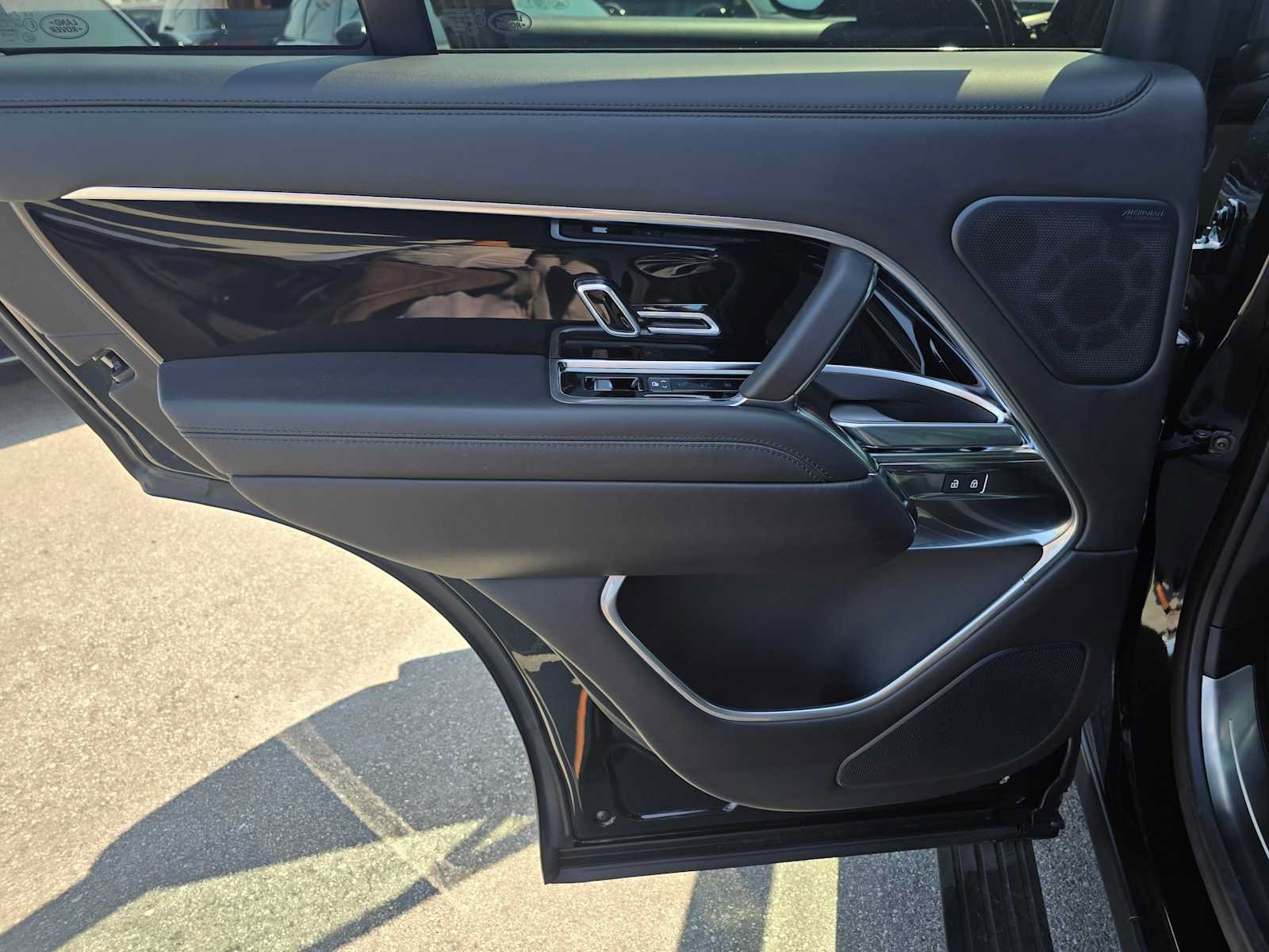 New 2025 Land Rover Range Rover SE AWD/4WD image 19