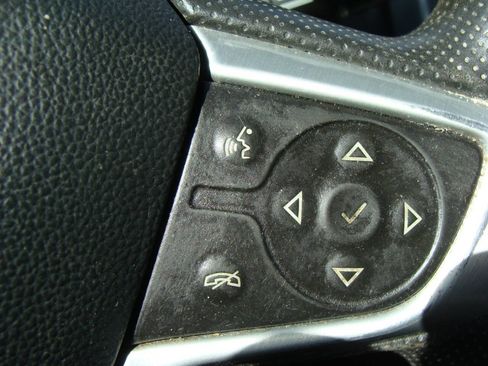 Used 2021 GMC Acadia SLE image 11