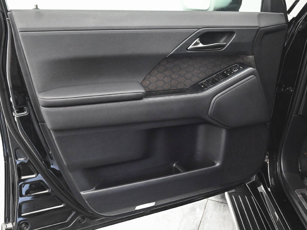 Used 2024 Lexus GX 550 w/ Accessory Package (31) AWD/4WD image 8