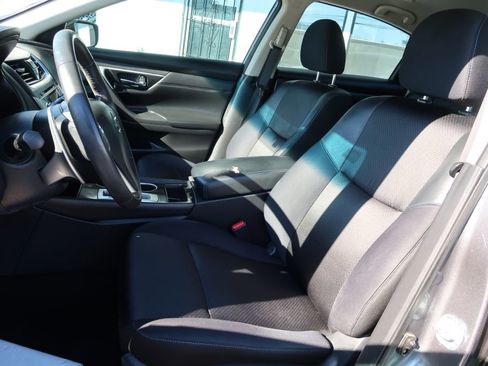 Used 2017 Nissan Altima 2.5 SR w/ Midnight Edition Package image 5