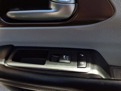 Used 2017 Chrysler Pacifica Touring-L Plus image 23