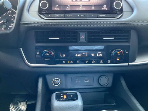 Used 2023 Nissan Rogue SV w/ SV Premium B Package image 34