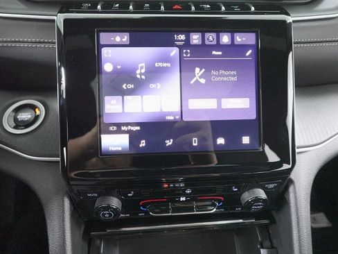 New 2025 Jeep Grand Cherokee L Altitude image 17