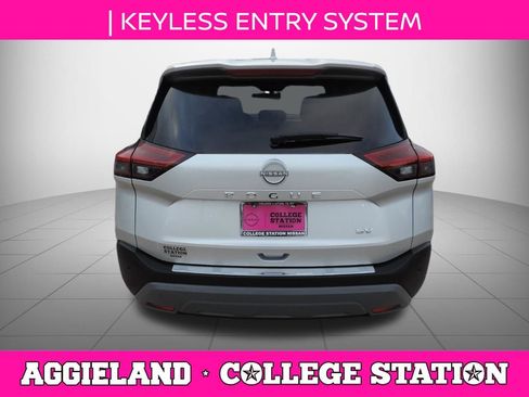 Used 2023 Nissan Rogue SV image 5