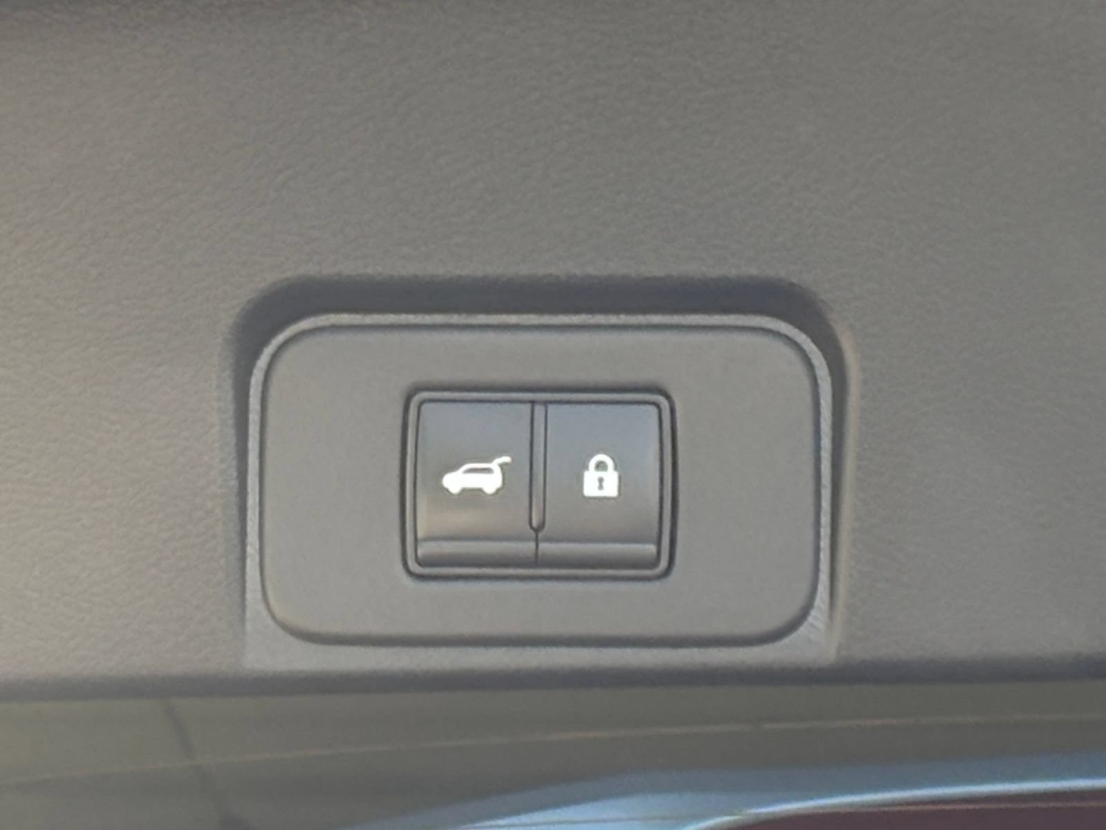 Used 2025 Nissan Rogue SV AWD/4WD image 21