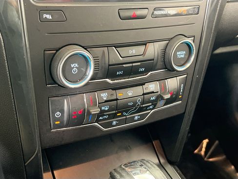 Used 2018 Ford Explorer XLT w/ Equipment Group 202A image 15