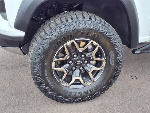 Used 2024 Chevrolet Colorado ZR2 w/ Technology Package AWD/4WD image 27