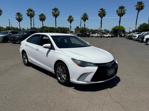 Used 2017 Toyota Camry SE FWD image 2