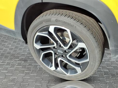 Used 2024 Chevrolet Trax RS w/ Sunroof Package FWD image 11