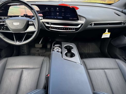 New 2025 Cadillac Lyriq Luxury image 17