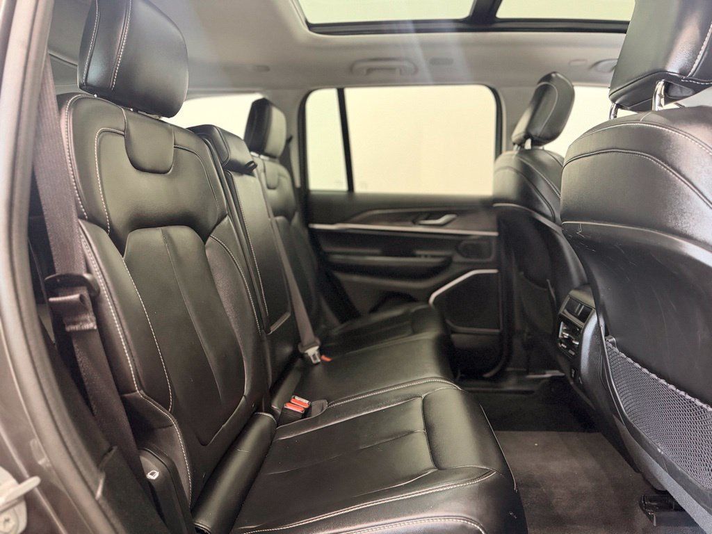 Used 2022 Jeep Grand Cherokee Limited AWD/4WD image 22