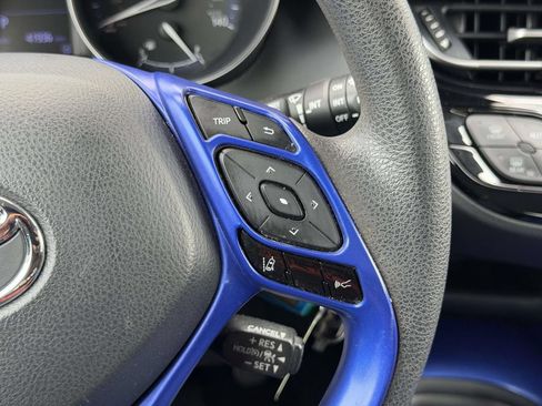 Used 2020 Toyota C-HR LE FWD image 9