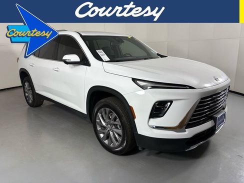 Used 2025 Buick Enclave Preferred image 1