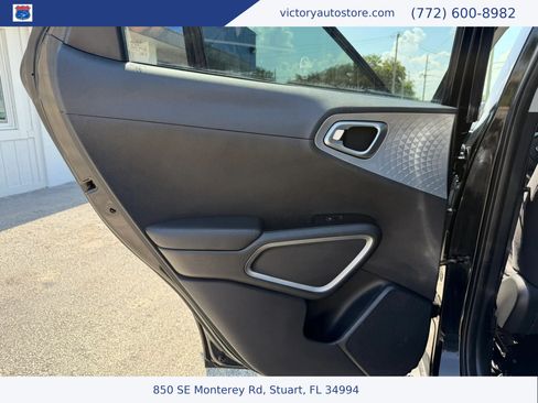 Used 2020 Kia Soul LX FWD image 18