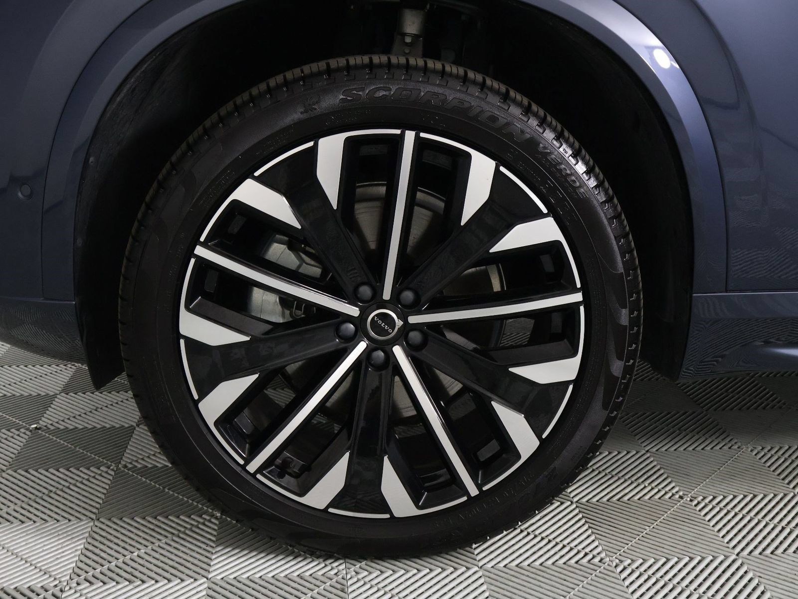 Certified 2026 Volvo XC90 B6 Plus w/ Protection Package AWD/4WD image 28