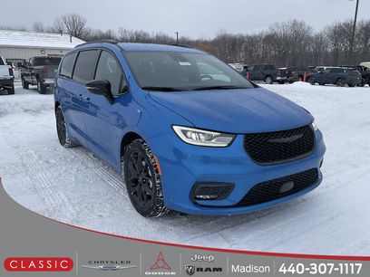 New 2026 Chrysler Pacifica Select w/ S Appearance Package