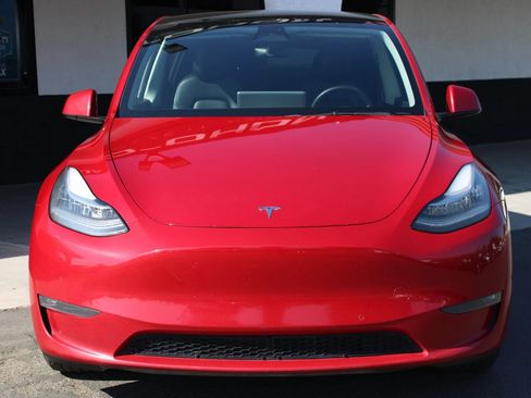 Used 2021 Tesla Model Y Long Range AWD/4WD image 2