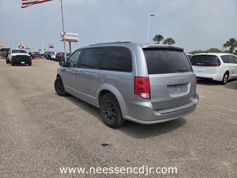 Used 2020 Dodge Grand Caravan SE FWD image 5