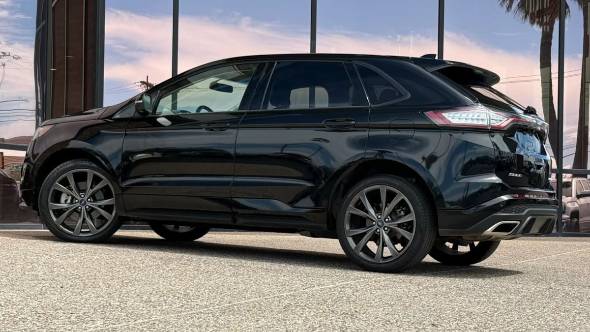 Used 2017 Ford Edge Sport w/ Technology Package AWD/4WD image 6