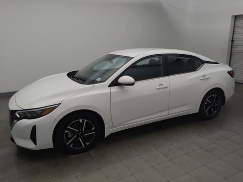 Used 2025 Nissan Sentra SV FWD image 2