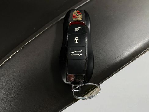 Used 2018 Porsche Cayenne S image 33