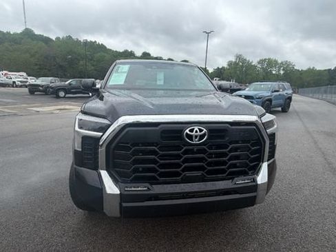 Used 2022 Toyota Tundra SR5 w/ TRD Off-Road Premium Package AWD/4WD image 10