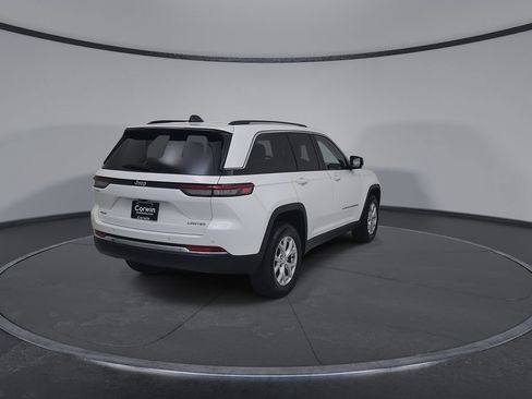 Certified 2023 Jeep Grand Cherokee Limited w/ Luxury Tech Group II AWD/4WD image 17