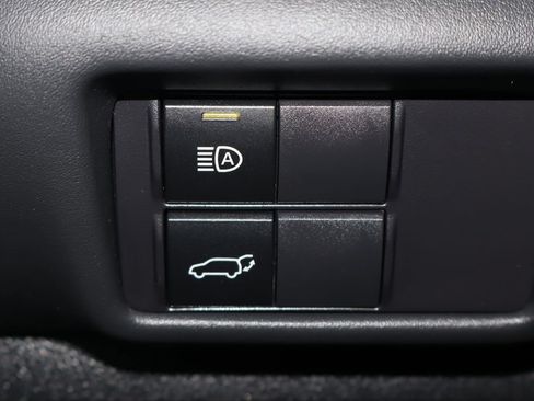 Used 2022 Toyota Highlander XLE FWD image 21