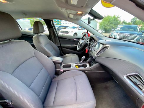 Used 2019 Chevrolet Cruze LT w/ LT Fleet Convenience Package FWD image 9