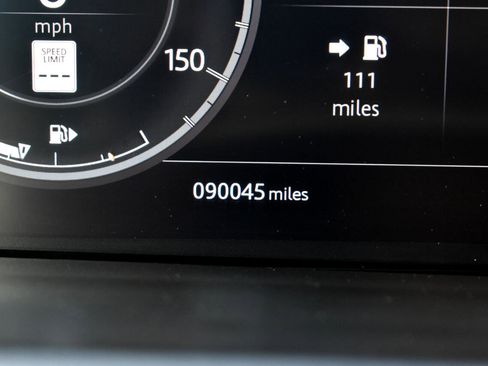 Used 2019 Land Rover Discovery HSE image 18