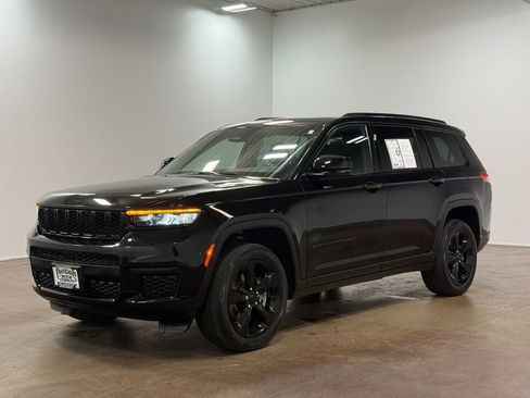 Used 2023 Jeep Grand Cherokee L Laredo image 8