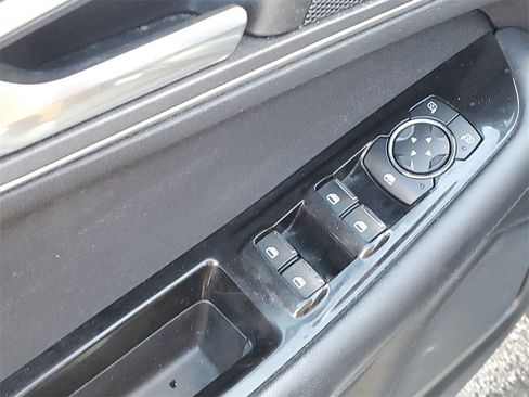 Used 2017 Ford Edge SEL image 22