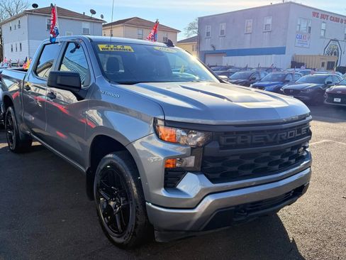 Used 2023 Chevrolet Silverado 1500 Custom image 2