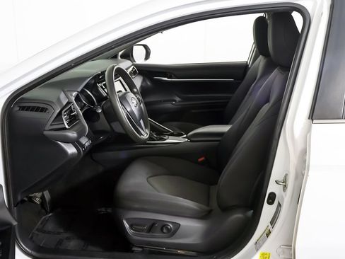 Used 2019 Toyota Camry LE FWD image 21