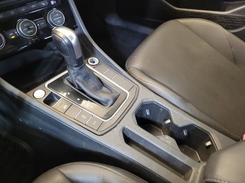 Used 2020 Volkswagen Jetta SE w/ SE Cold Weather Package image 26