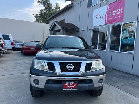 Used 2011 Nissan Frontier SV AWD/4WD image 2