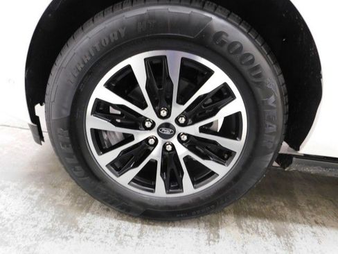 New 2025 Ford Expedition Platinum image 9