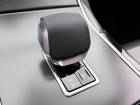 Used 2025 Land Rover Range Rover Velar Dynamic SE image 25