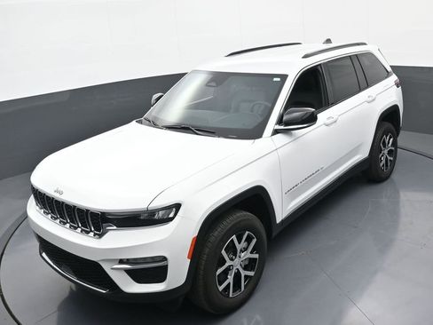 Used 2024 Jeep Grand Cherokee Limited AWD/4WD image 19