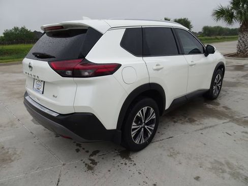 Used 2021 Nissan Rogue SV w/ Premium Package FWD image 4