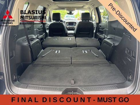 Used 2023 GMC Acadia Denali w/ Black Diamond Edition AWD/4WD image 13